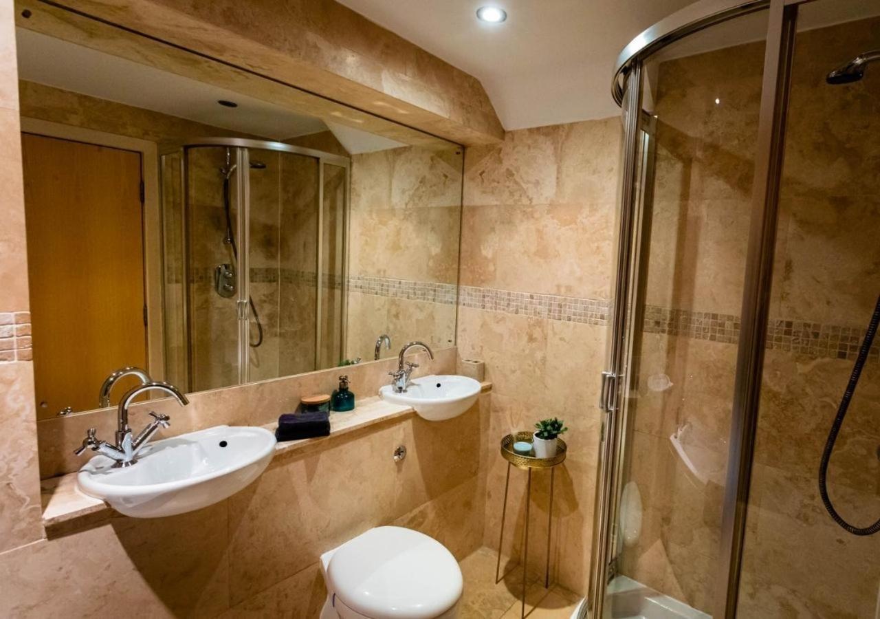 Lux Duplex Apartment 19Th Century Chapel Wakefield Centre Luaran gambar